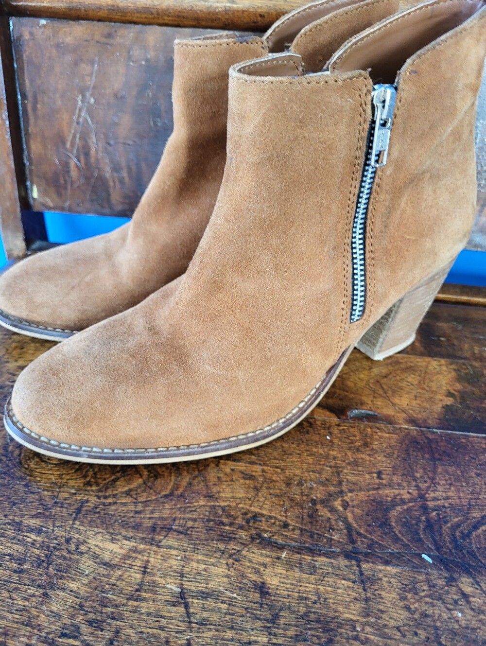 BCBGeneration Size 9 Tan Leather Suede Ankle Boots